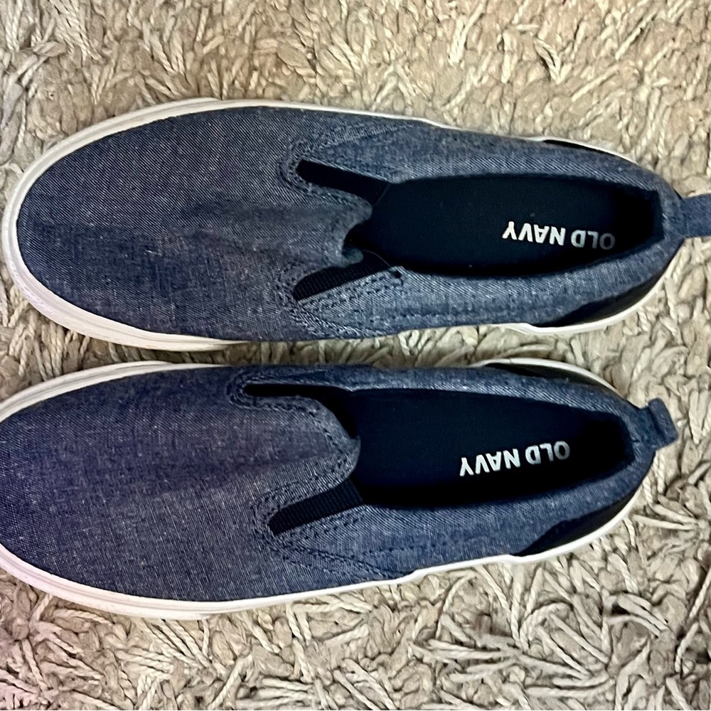 Old Navy slip ons (boys)